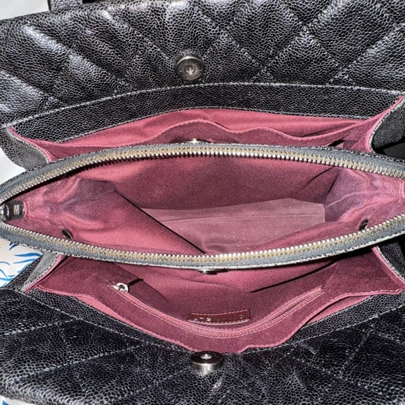 Chanel
CC Crave large Tote Quilted Glazed Caviar - Picture 11 of 16